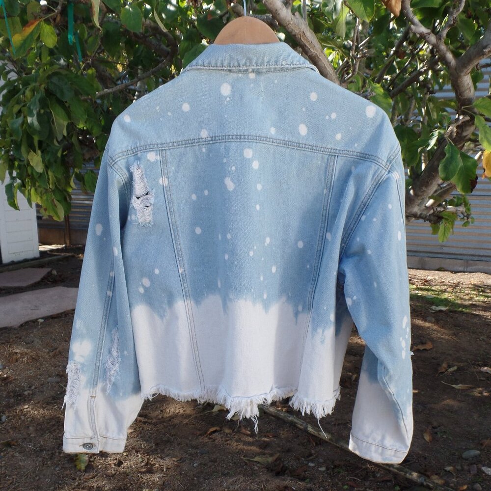 Umgee Denim Bleach Distressed Jean Jacket NWT LARGE - Picture 8 of 11